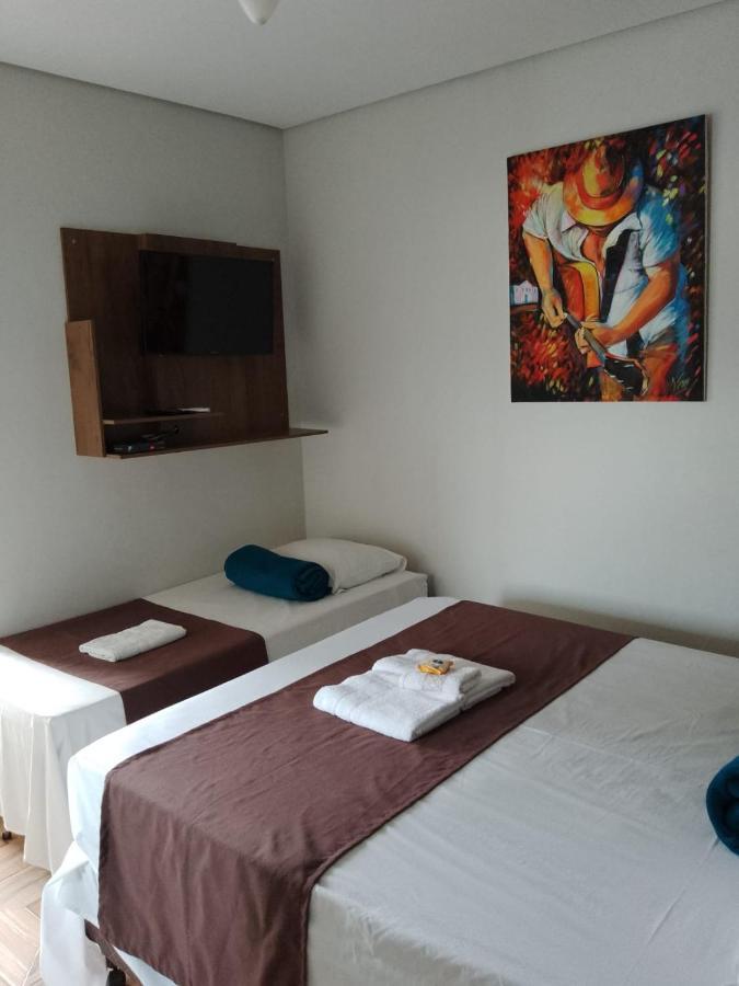 Pousada Da Gi Suites E Turismo ชาปาดา ดอส กิมาไรส์ ภายนอก รูปภาพ