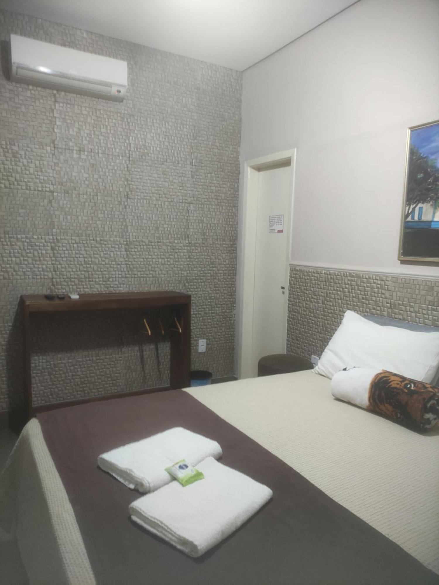 Pousada Da Gi Suites E Turismo ชาปาดา ดอส กิมาไรส์ ภายนอก รูปภาพ