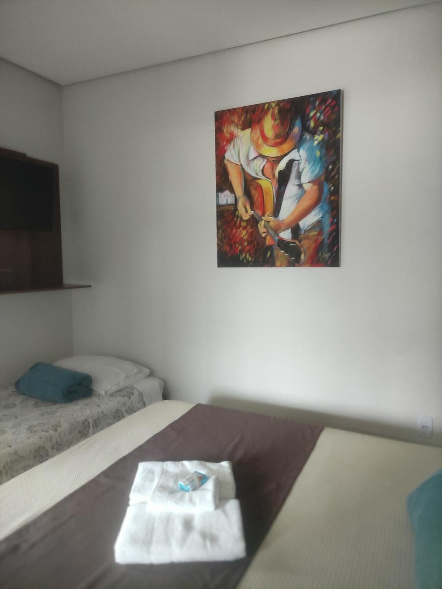 Pousada Da Gi Suites E Turismo ชาปาดา ดอส กิมาไรส์ ภายนอก รูปภาพ